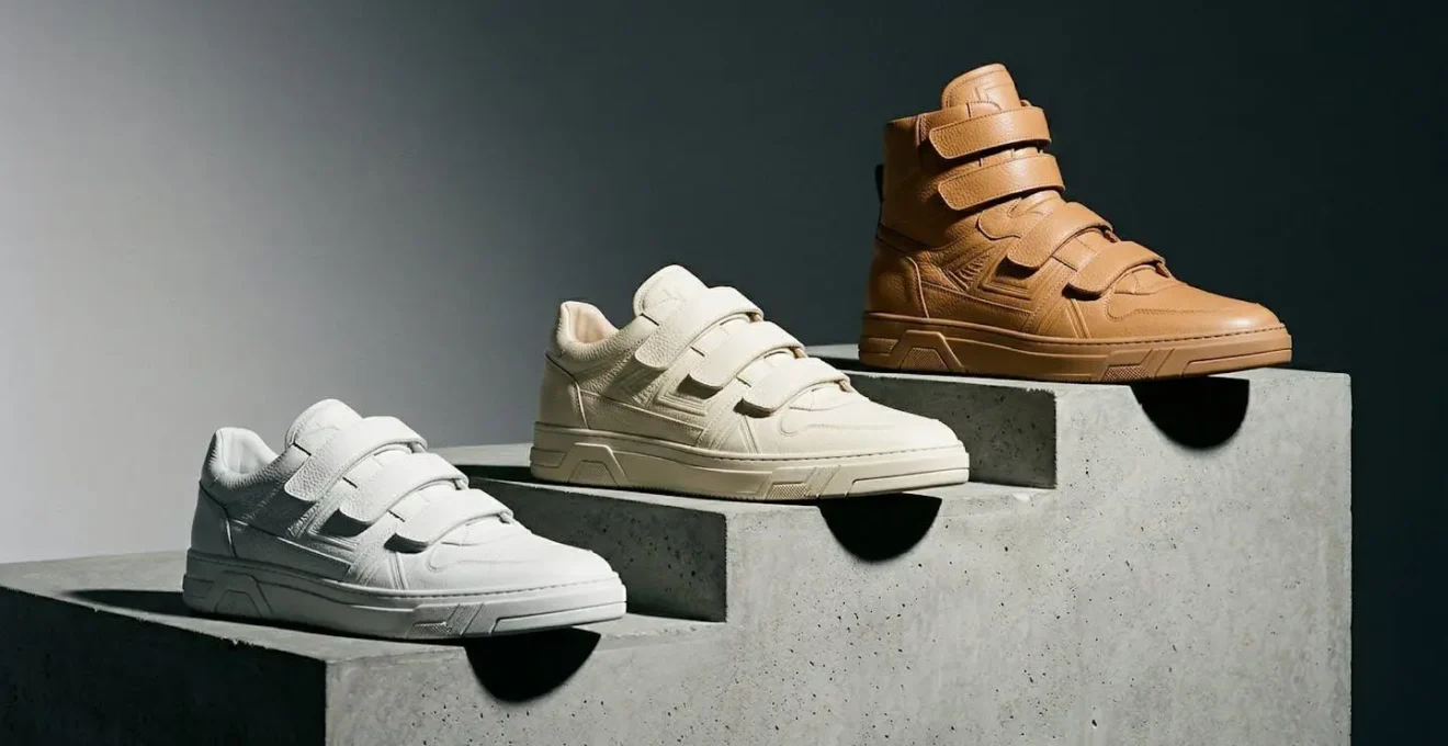 Composition minimaliste de baskets haut de gamme à velcro en cuir premium